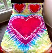 Load image into Gallery viewer, Heart Tie Dye 5 PC Kids Full Bed Set With Round Comforter