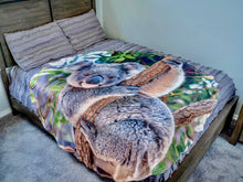 Load image into Gallery viewer, Koala Traditional Round Blanket 68" Diameter