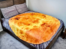 Load image into Gallery viewer, Venus Traditional Round Blanket 68" Diameter