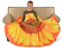 Load image into Gallery viewer, Sunflower Traditional Round Blanket 68&quot; Diameter
